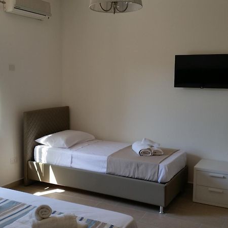 Li Pumi Bed & Breakfast Alliste Exterior photo