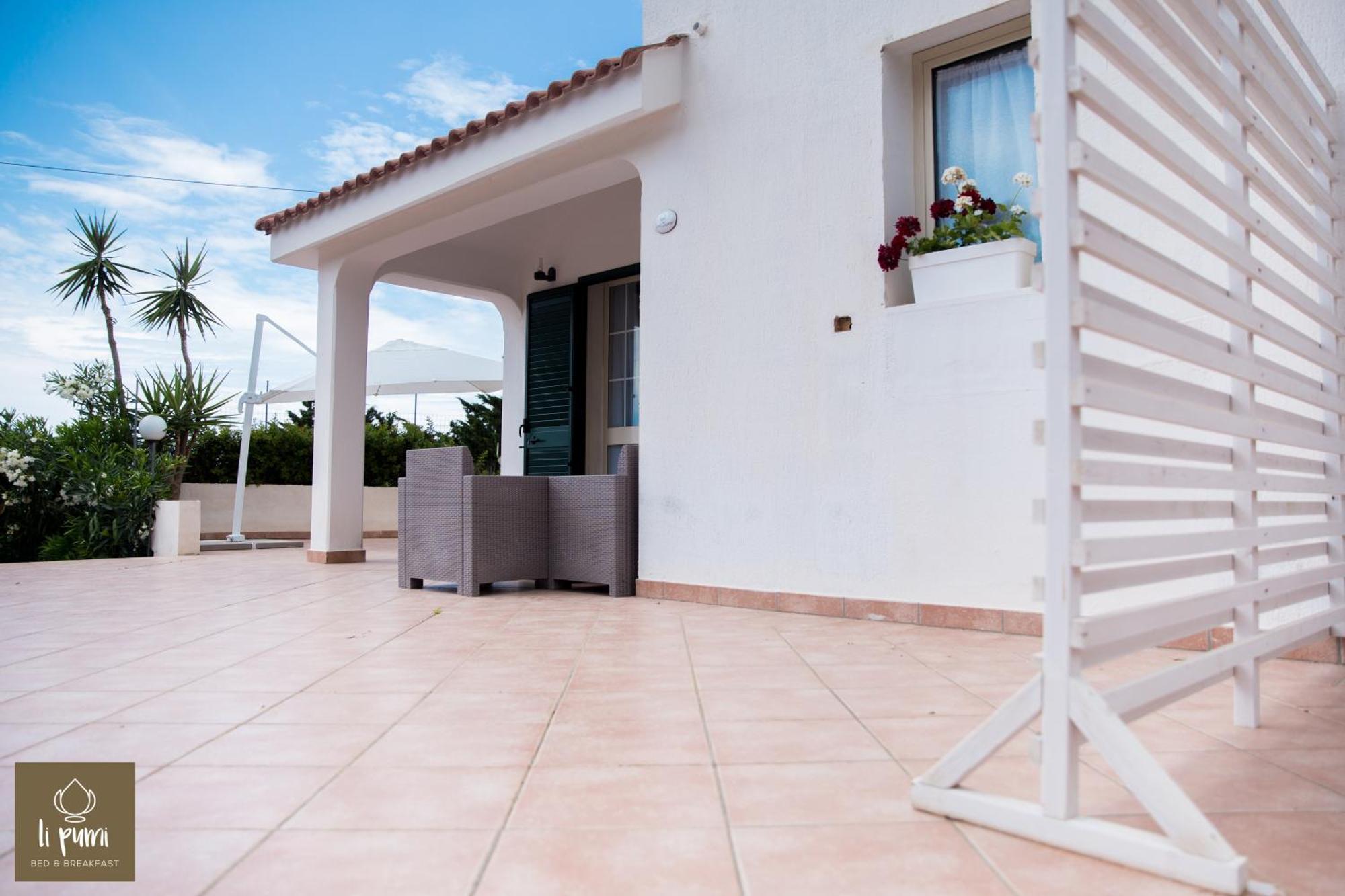 Li Pumi Bed & Breakfast Alliste Exterior photo